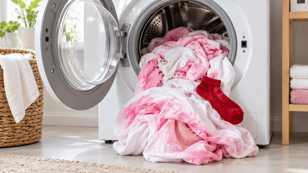 Linge déteint : comment le rattraper (astuces qui marchent, et ce qu'il ne faut pas faire)