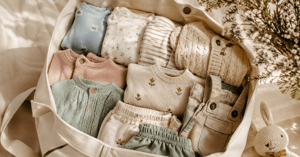 Vêtements enfant de seconde main au kilo : le guide pour revendre (2026)