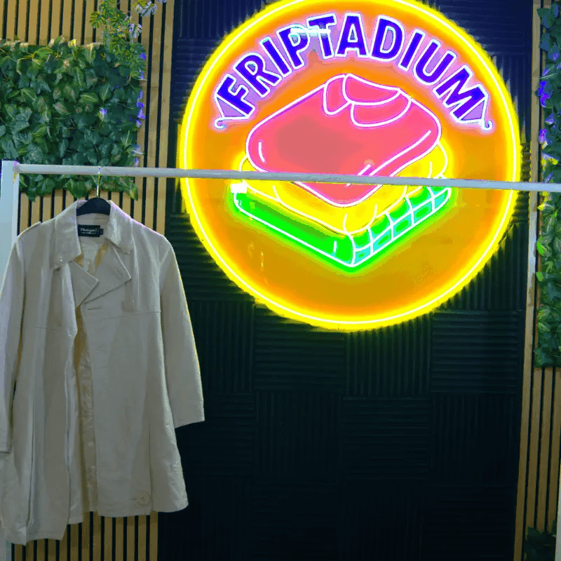 Vestes et manteaux femme seconde main au kilo en mouvement, Grade A à revendre – Friptadium